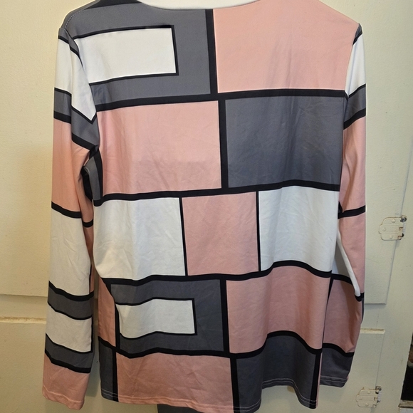 NWOT Women’s 2-Piece Outfit | Geometric Tunic Top & Gray Leggings | Size M - Picture 2 of 3